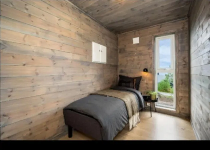 Tatil Evi At The End Of Skardsoya Towards The Sea - Boat Bukta (Aure)